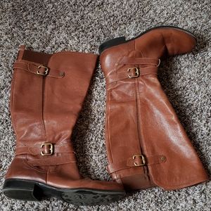 Light brown Wide calf boot.